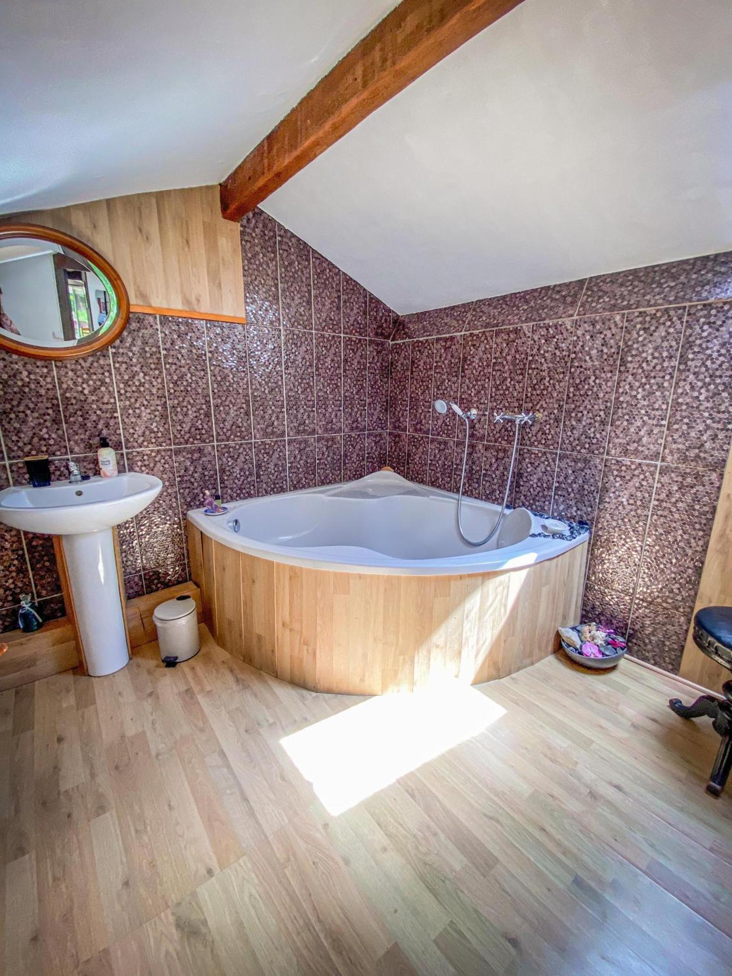 Ryokan Lankana Exideuil-sur-Vienne 외부 사진
