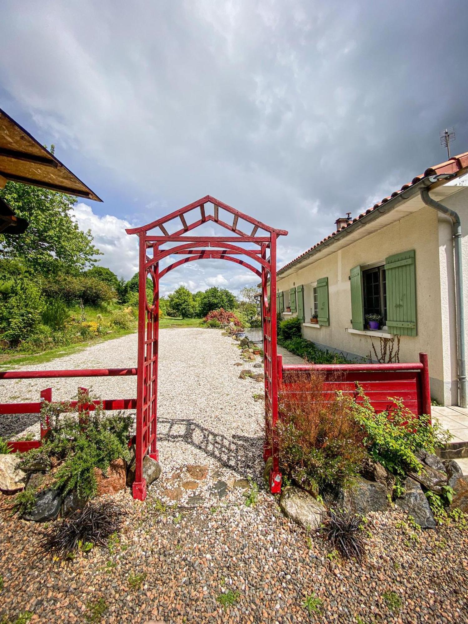 Ryokan Lankana Exideuil-sur-Vienne 외부 사진